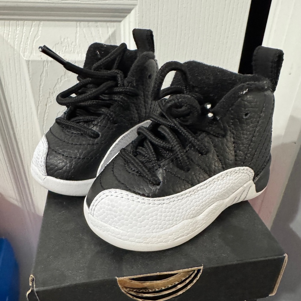 Jordan Retro 12 Black and White 3C